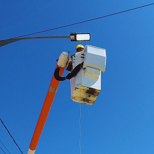 Tibau está realizando a instalação de 300 luminárias de LED em várias áreas da cidade
